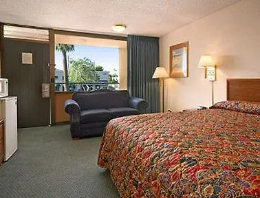 Hotel Travelodge 2*